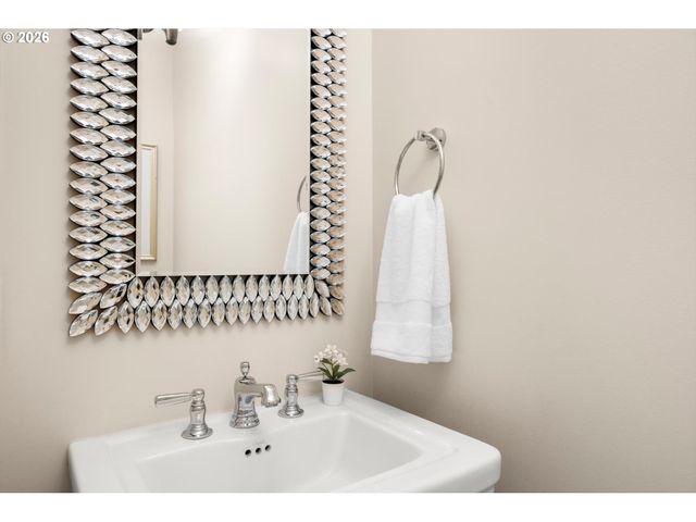 49 BRIARWOOD Rd, Lake Oswego, OR 97034