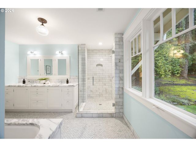 49 BRIARWOOD Rd, Lake Oswego, OR 97034