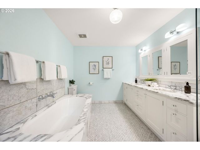 49 BRIARWOOD Rd, Lake Oswego, OR 97034