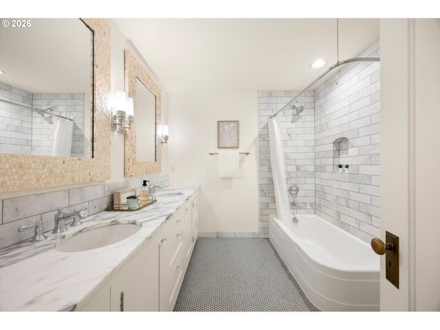 49 BRIARWOOD Rd, Lake Oswego, OR 97034