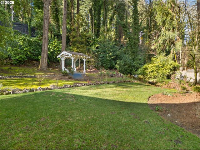 49 BRIARWOOD Rd, Lake Oswego, OR 97034