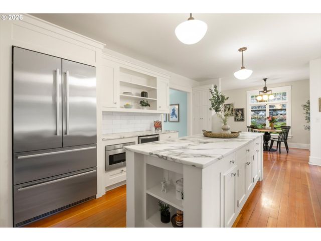 49 BRIARWOOD Rd, Lake Oswego, OR 97034