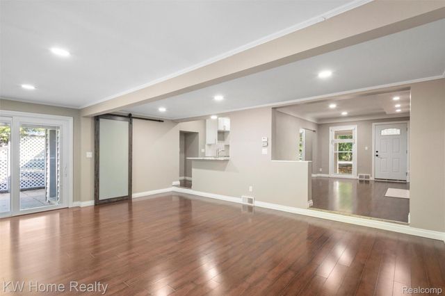 22215 Rougemont Drive, Southfield, MI 48033