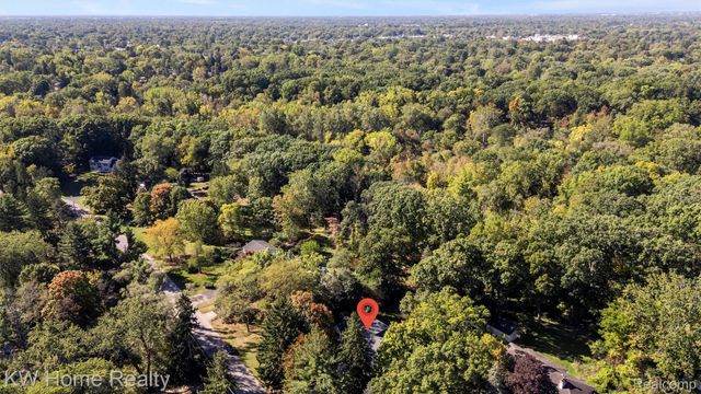 22215 Rougemont Drive, Southfield, MI 48033