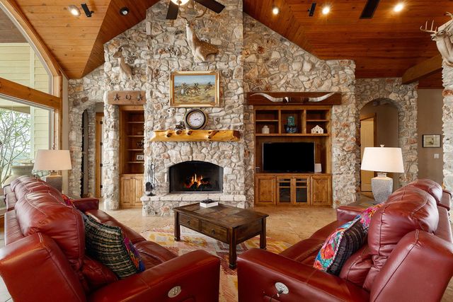 2810 Bridlewood Ranches Dr., San Marcos, TX 78666