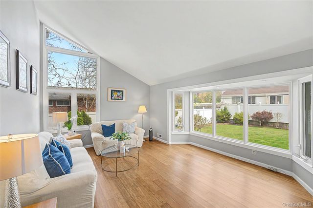 8 Central Park Road, Plainview, NY 11803