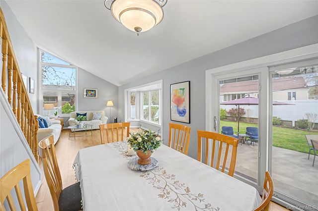 8 Central Park Road, Plainview, NY 11803