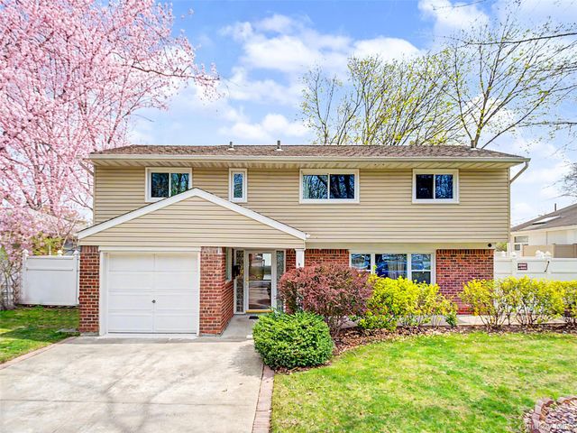 8 Central Park Road, Plainview, NY 11803