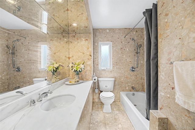 8 Central Park Road, Plainview, NY 11803