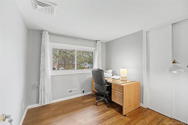 8 Central Park Road, Plainview, NY 11803