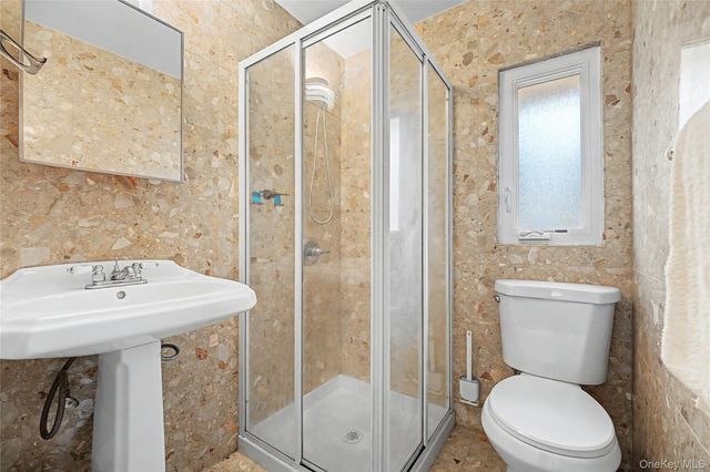 8 Central Park Road, Plainview, NY 11803