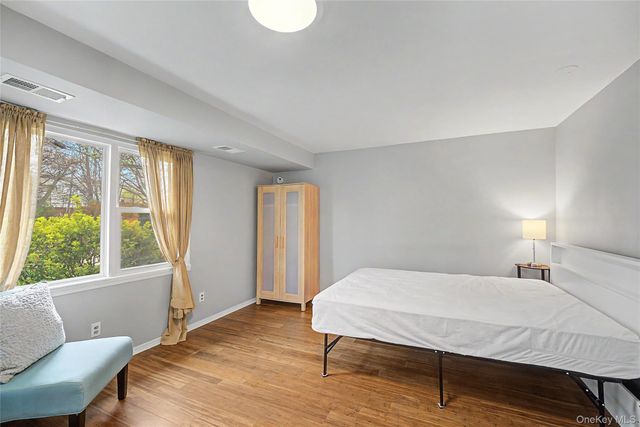 8 Central Park Road, Plainview, NY 11803