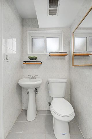 8 Central Park Road, Plainview, NY 11803