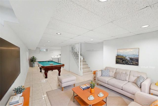 8 Central Park Road, Plainview, NY 11803