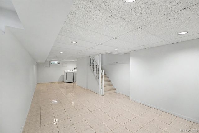 8 Central Park Road, Plainview, NY 11803