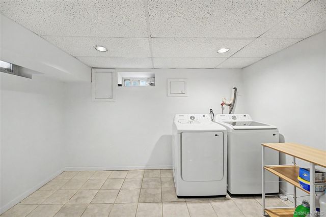 8 Central Park Road, Plainview, NY 11803