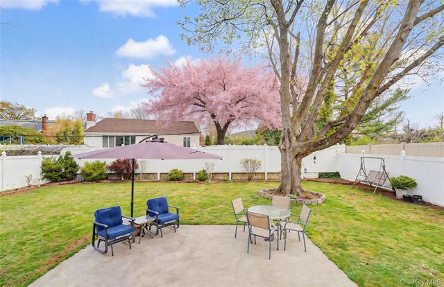 8 Central Park Road, Plainview, NY 11803