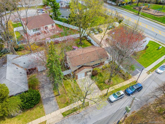 8 Central Park Road, Plainview, NY 11803