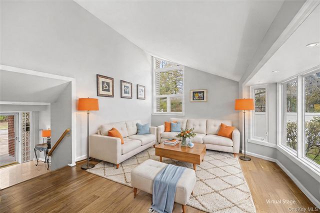 8 Central Park Road, Plainview, NY 11803