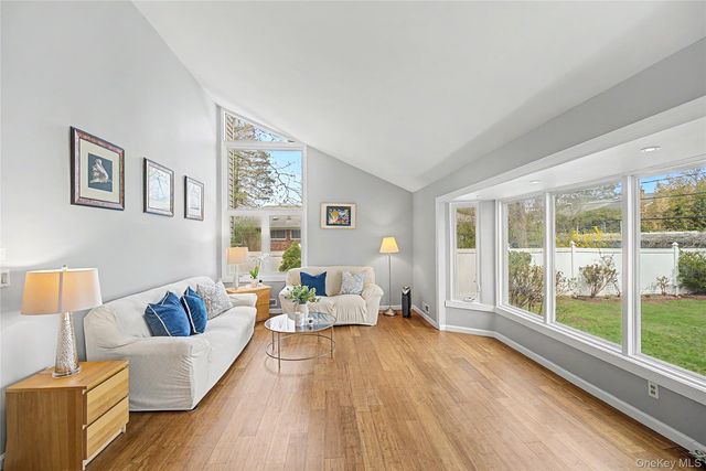 8 Central Park Road, Plainview, NY 11803