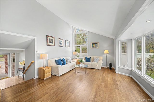 8 Central Park Road, Plainview, NY 11803