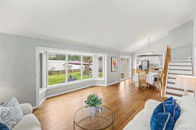 8 Central Park Road, Plainview, NY 11803