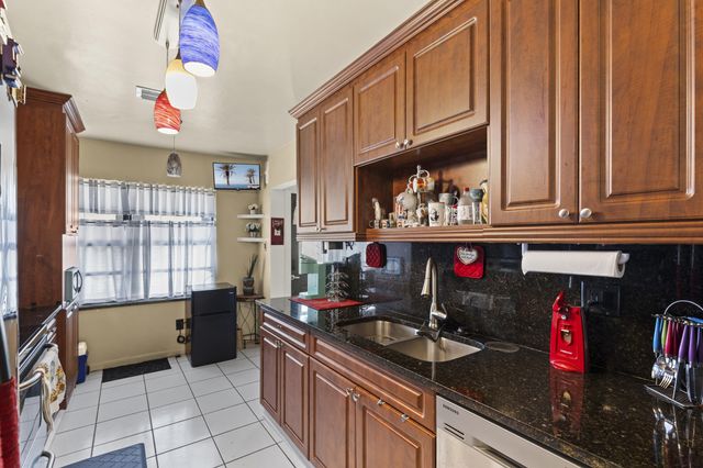 5388 Mendoza Street 88-b, West Palm Beach, FL 33415