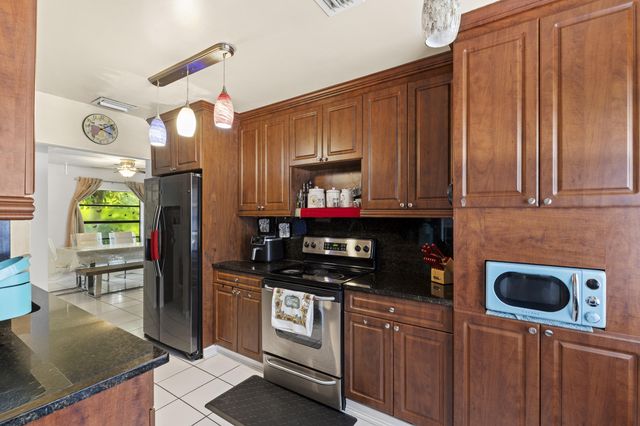 5388 Mendoza Street 88-b, West Palm Beach, FL 33415