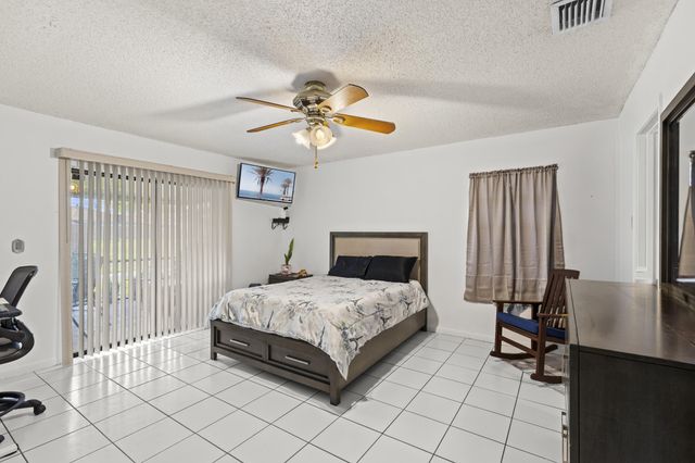 5388 Mendoza Street 88-b, West Palm Beach, FL 33415