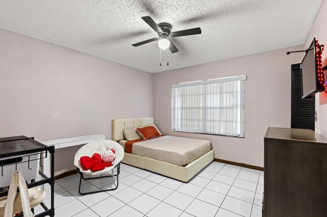 5388 Mendoza Street 88-b, West Palm Beach, FL 33415