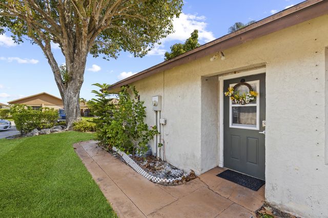 5388 Mendoza Street 88-b, West Palm Beach, FL 33415