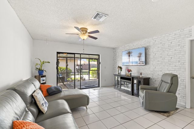 5388 Mendoza Street 88-b, West Palm Beach, FL 33415