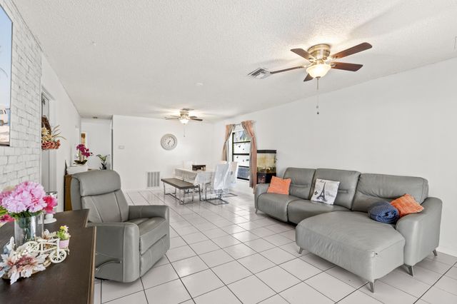 5388 Mendoza Street 88-b, West Palm Beach, FL 33415