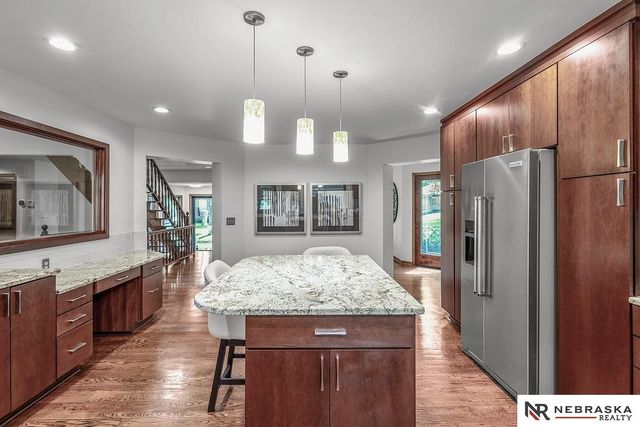 1222 N 101 Circle, Omaha, NE 68114