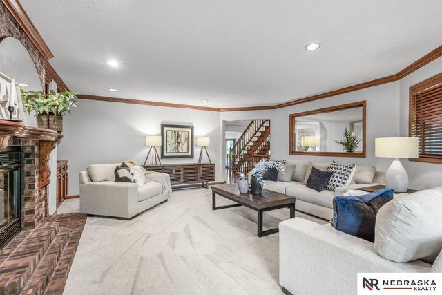 1222 N 101 Circle, Omaha, NE 68114