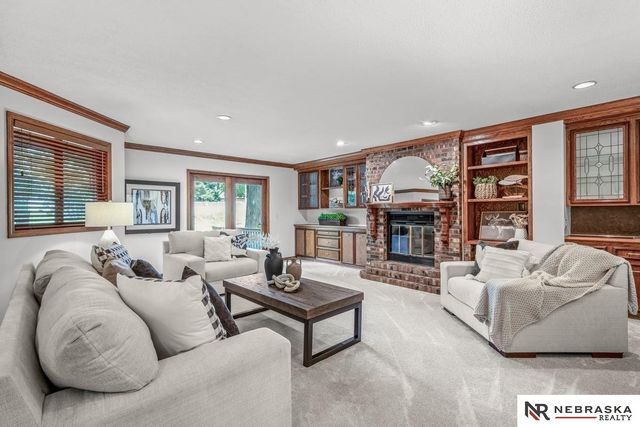 1222 N 101 Circle, Omaha, NE 68114
