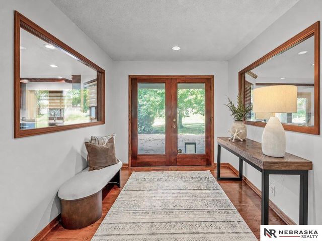 1222 N 101 Circle, Omaha, NE 68114