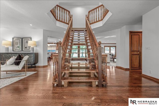 1222 N 101 Circle, Omaha, NE 68114