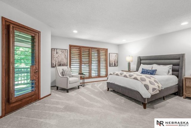 1222 N 101 Circle, Omaha, NE 68114