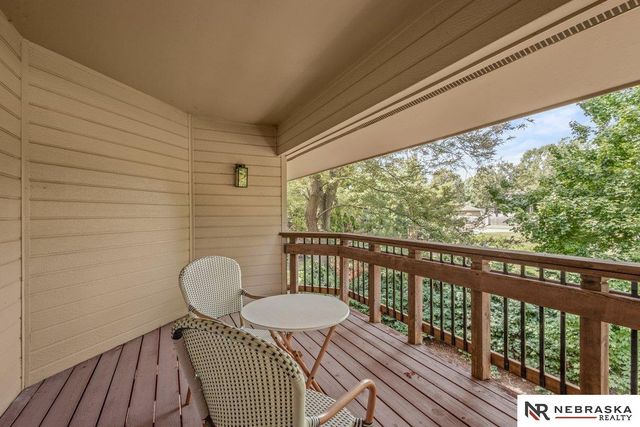 1222 N 101 Circle, Omaha, NE 68114