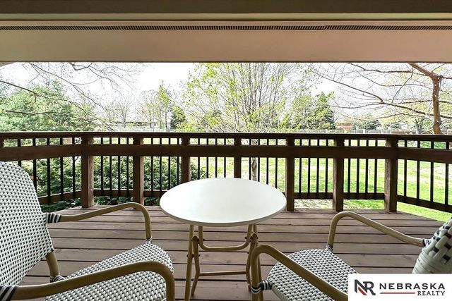 1222 N 101 Circle, Omaha, NE 68114