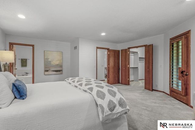 1222 N 101 Circle, Omaha, NE 68114