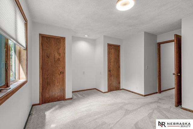 1222 N 101 Circle, Omaha, NE 68114