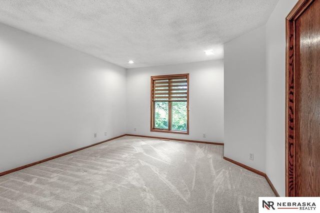 1222 N 101 Circle, Omaha, NE 68114