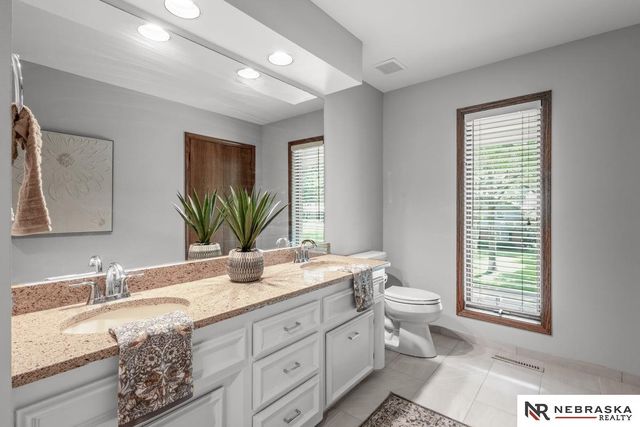 1222 N 101 Circle, Omaha, NE 68114