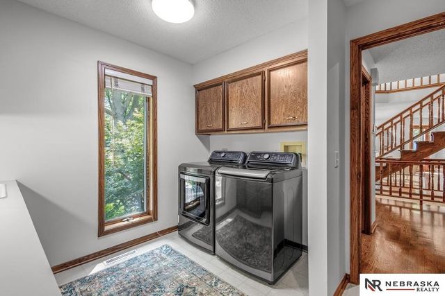 1222 N 101 Circle, Omaha, NE 68114