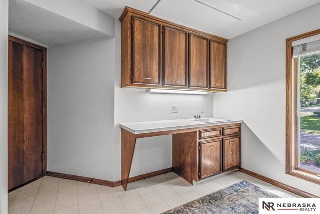 1222 N 101 Circle, Omaha, NE 68114