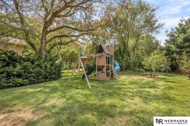 1222 N 101 Circle, Omaha, NE 68114