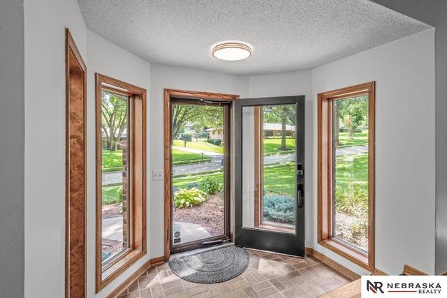 1222 N 101 Circle, Omaha, NE 68114