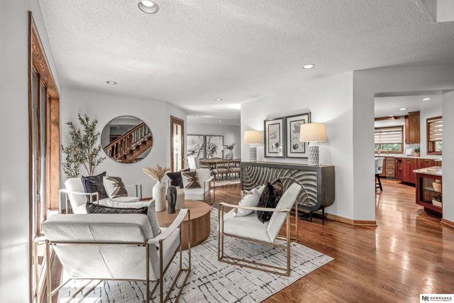 1222 N 101 Circle, Omaha, NE 68114